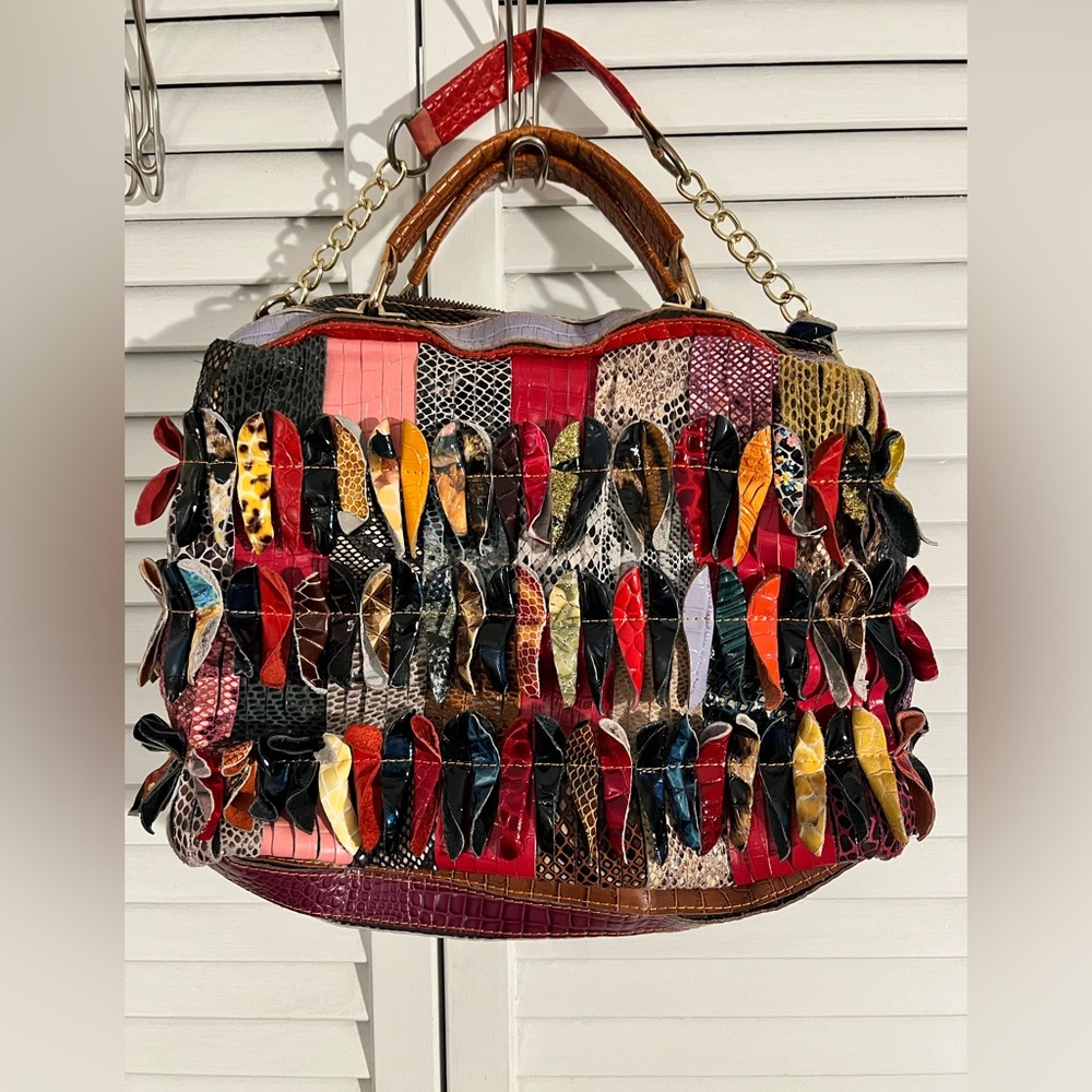 Patchwork shoulder bag with a 3D leaves